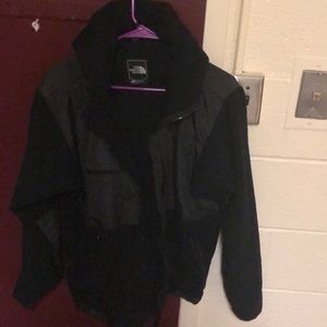 I’m selling a very gently used north face jacket.